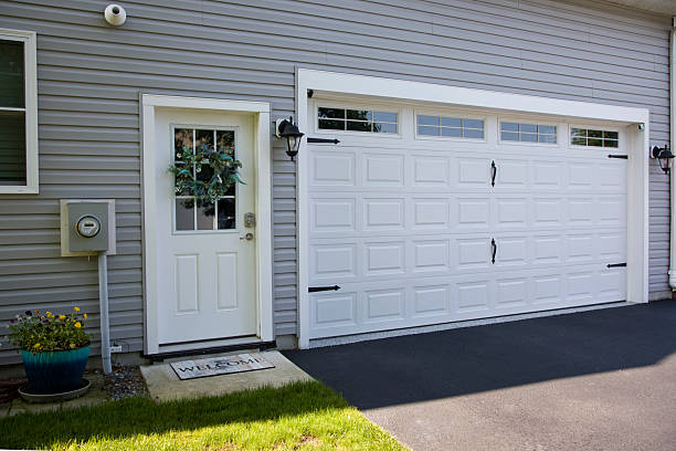 24/7 Emergency Garage Door Panel Replacement experts in Warren County County, NY